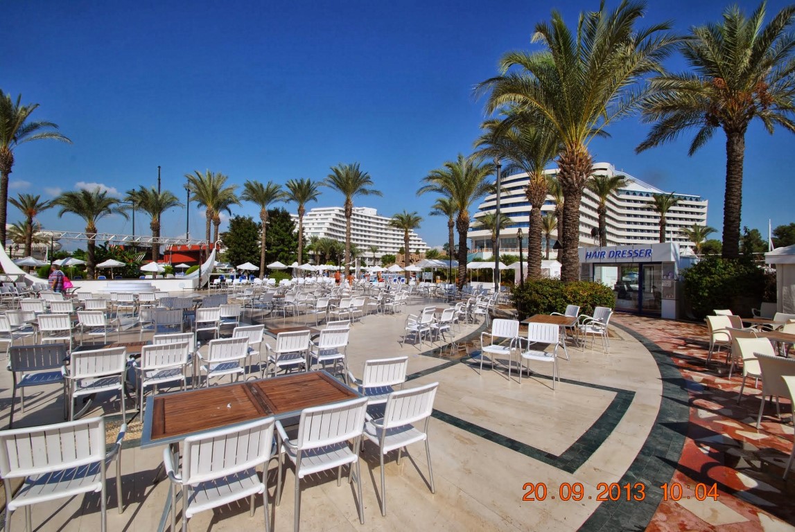 imagini hotel TITANIC LARA